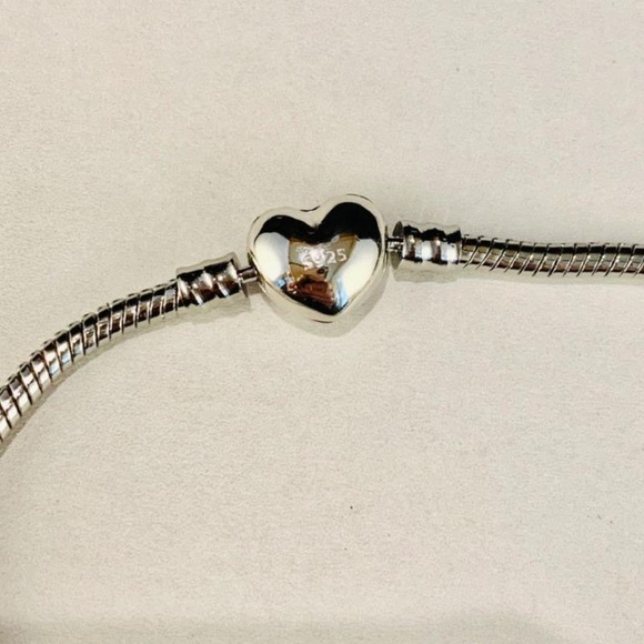 European Heart Clasp Charm Bracelet - Picture 2 of 3